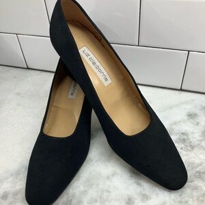 Black Liz Claiborne fabric pumps, leather sole
